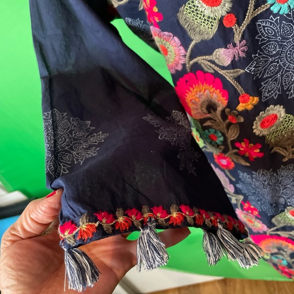 Soft Surroundings Banjara Floral Embroidered Boho Peasant Top W Pockets Size L - Picture 11 of 12